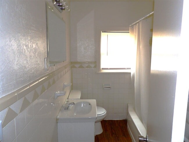 Building Photo - 2803 NW 17th St