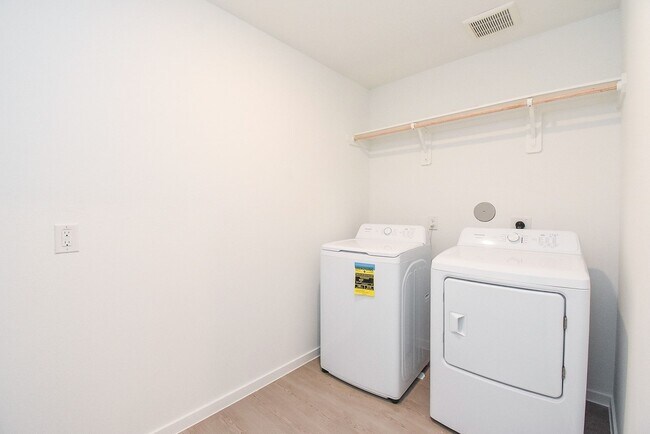 Building Photo - 3045 Fantasy Ter Dr