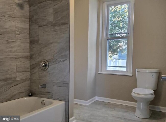 Building Photo - 524 8th Ave