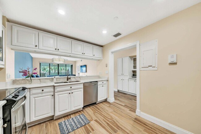 Building Photo - 827 Oak Harbour Dr