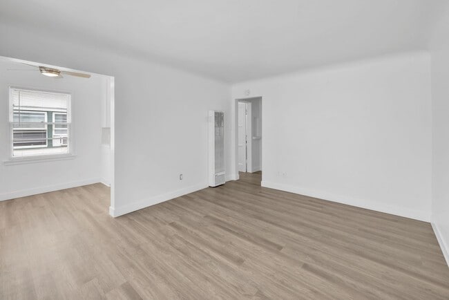 Building Photo - Newly Remodeled Studio on 2nd Street- Alamitos Beach