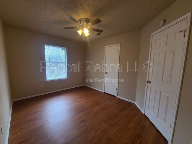 Building Photo - 7605 Misty Ridge Dr N