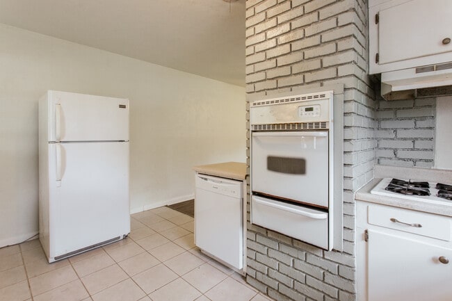 Building Photo - 255 Sunset Dr