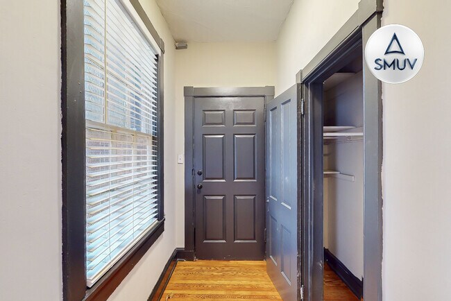 Building Photo - 24 E Madison St