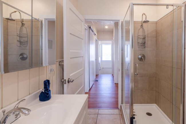 Building Photo - 640 S Columbia St