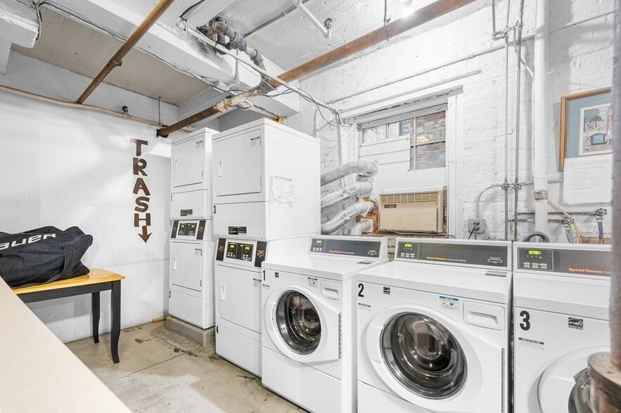 Building Photo - 282 Newbury St