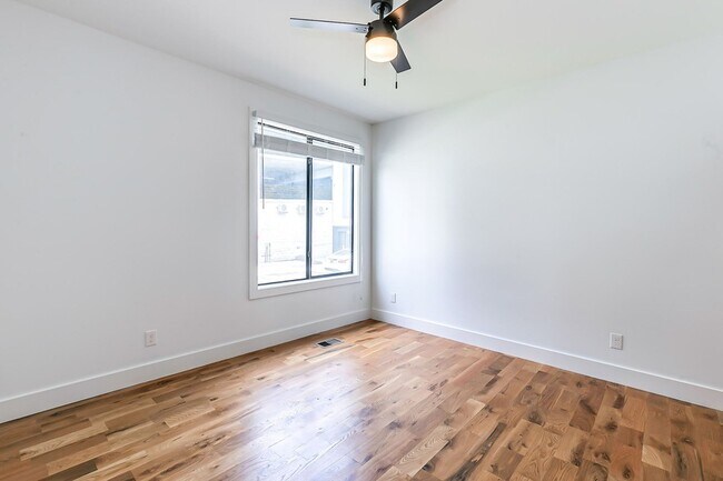 Building Photo - 1710 Nassau St