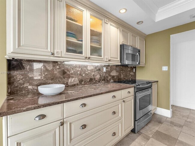 Building Photo - 2501 Brickell Ave