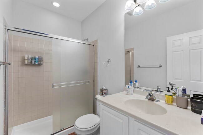 Building Photo - 720 W Evergreen-1