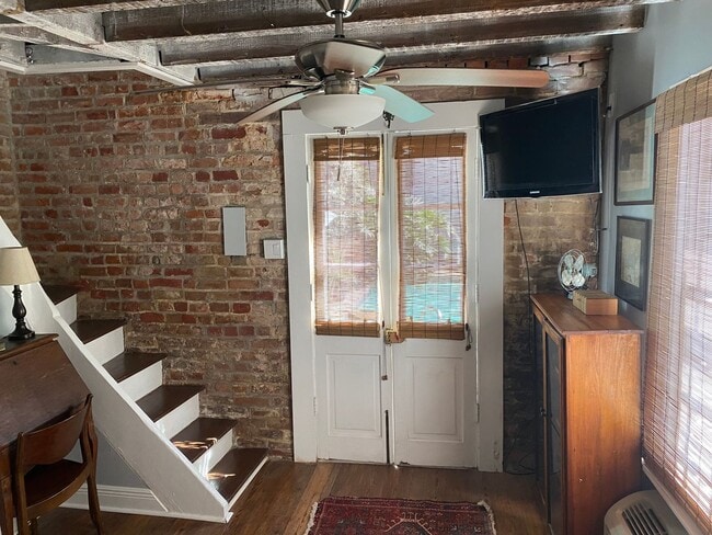 Building Photo - 1 BR / 1BA French Quarter Apt in Historic ...