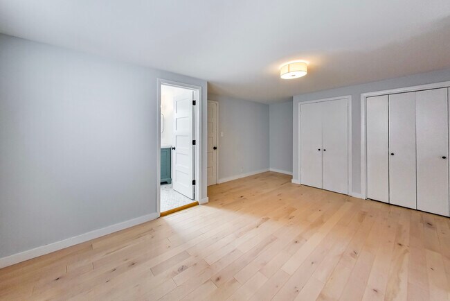 Building Photo - 4219 N Albany Ave