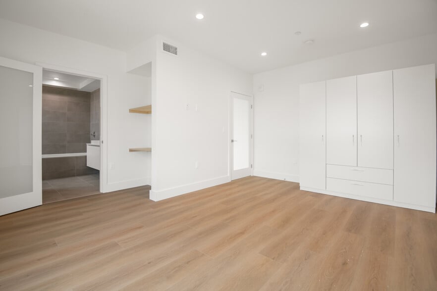 Building Photo - 4418 S Slauson Ave