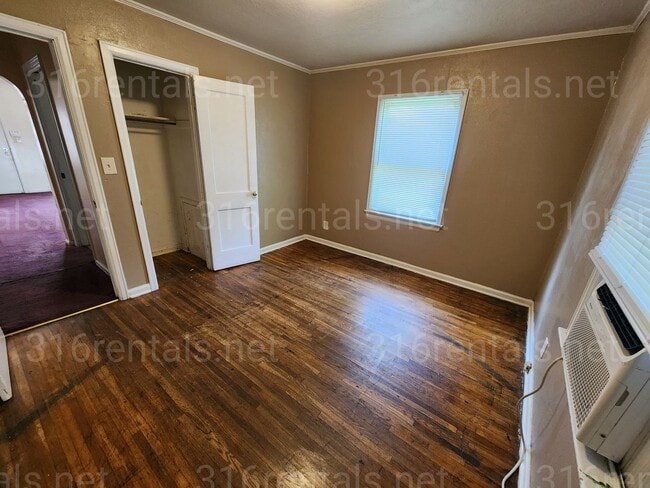 Building Photo - $950 - 3 bedroom / 1 bathroom - Single Fam...