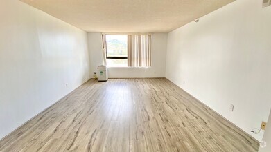 Building Photo - SPACIOUS STUDIO with 1-PARKING AVAILABLE I...