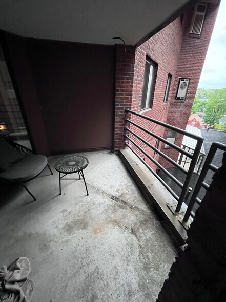 Building Photo - 147 Kelton St