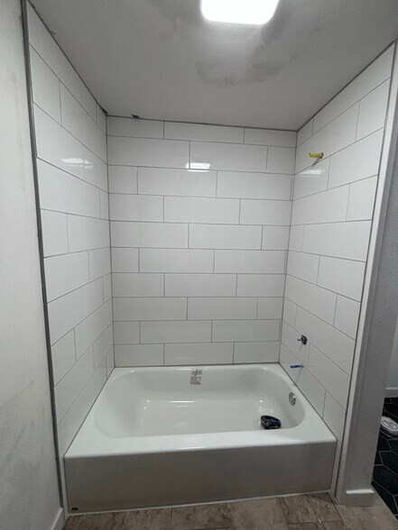 Building Photo - 9402 Claremont Ave NE