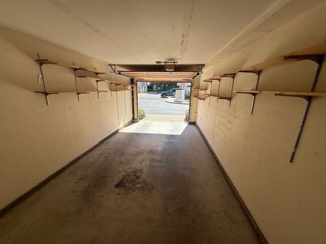 Building Photo - 2-Bedroom, 2-Bathroom Ground Level Condo in Hercules