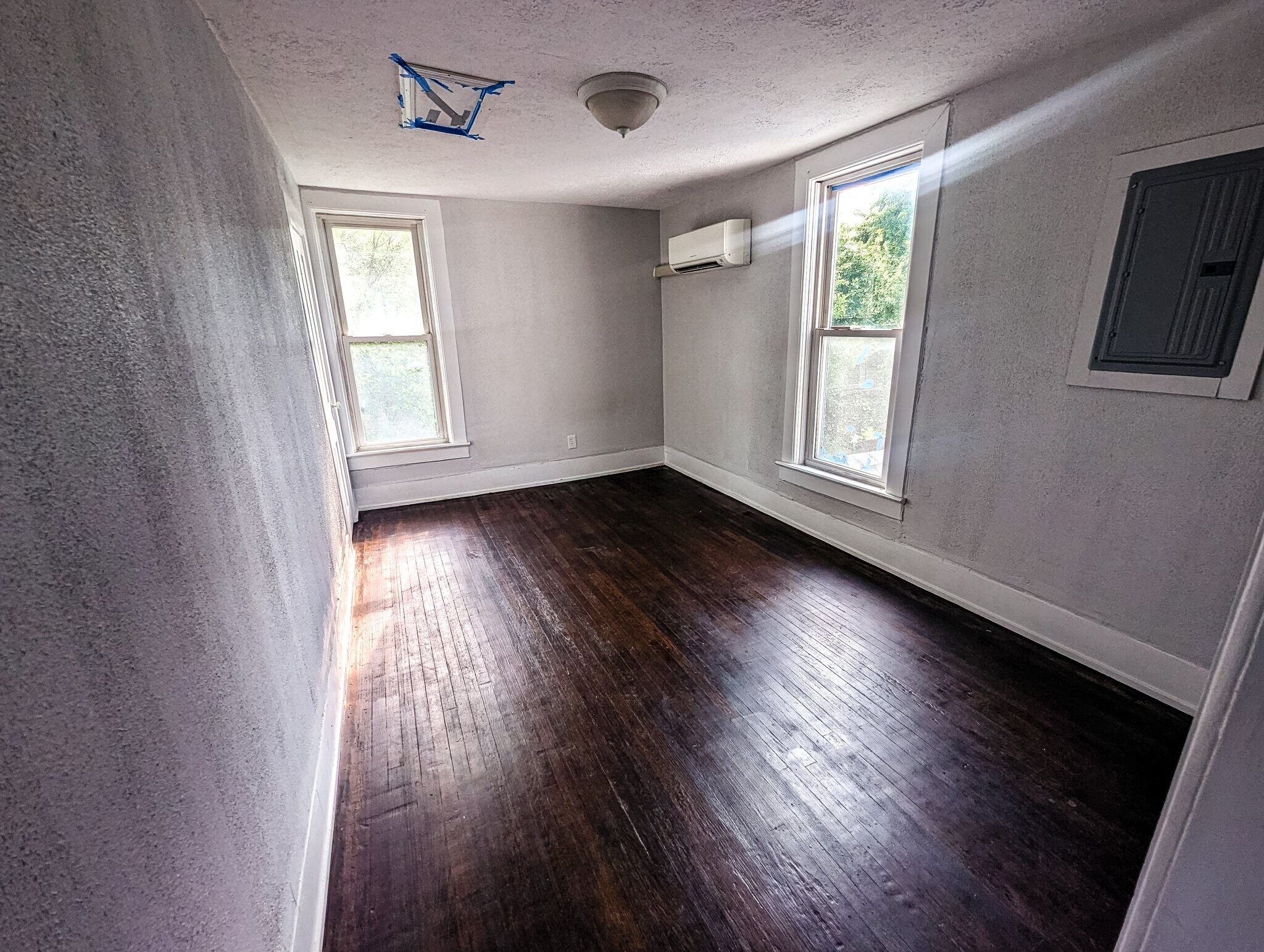 Building Photo - 337 Elm St