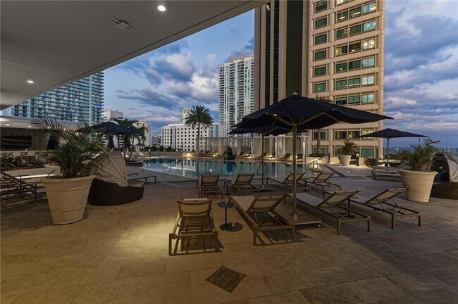 Building Photo - 275 1st Ave S