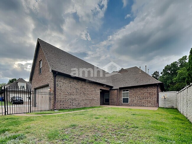 Building Photo - 10383 Old Brownsville Rd