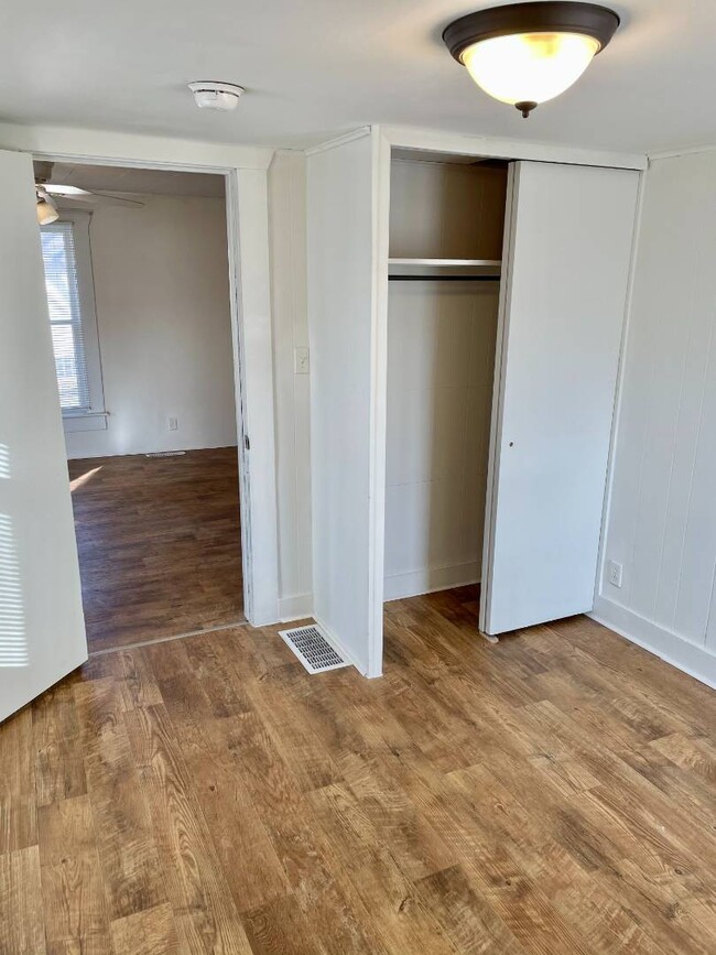 Building Photo - 1623 Cedar St