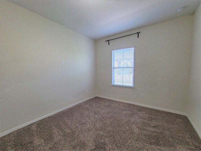 Building Photo - 3br 2.5ba at OVIEDO ON THE PARK. Tile floo...