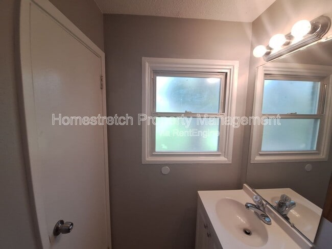 Building Photo - 1354 Cabrillo Dr