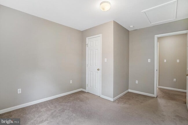Building Photo - 1424 N Longfellow St
