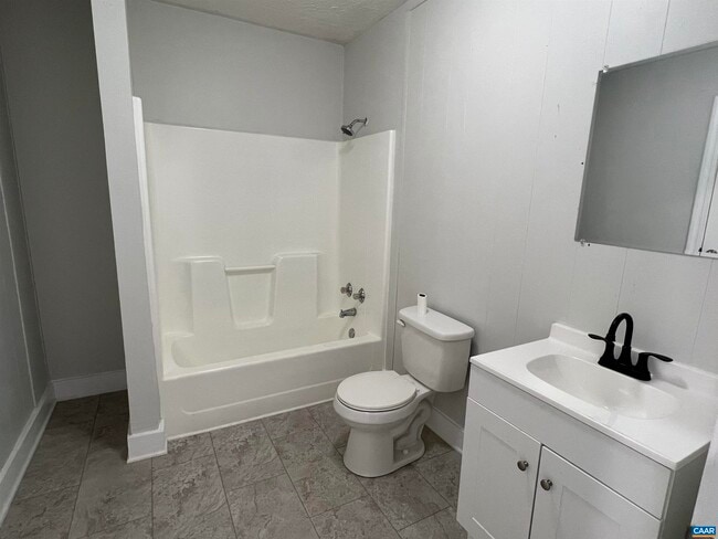 Building Photo - 1307 King St