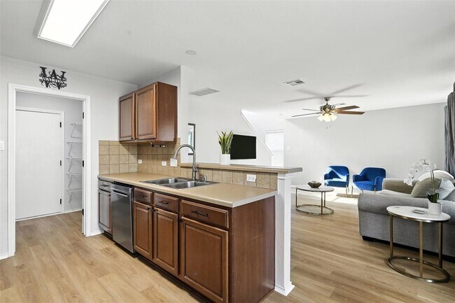 Building Photo - 317 Wimberley St