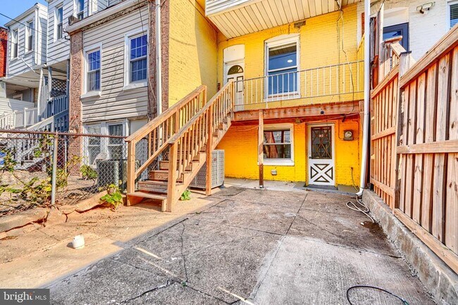 Building Photo - 424 N Linwood Ave