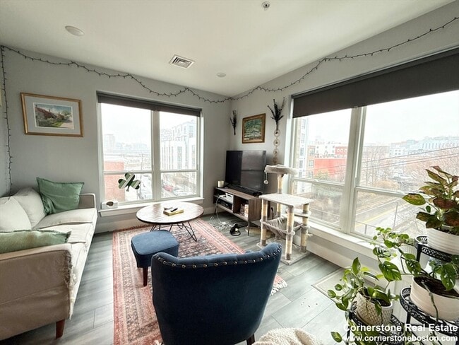 Building Photo - 55 W Fifth St