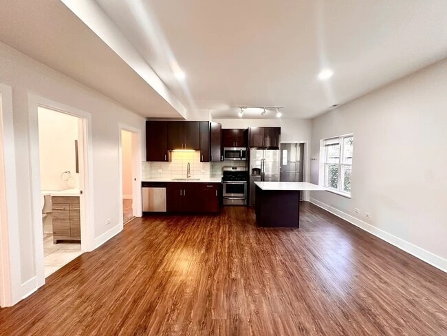 Building Photo - 2959 N Hamlin Ave