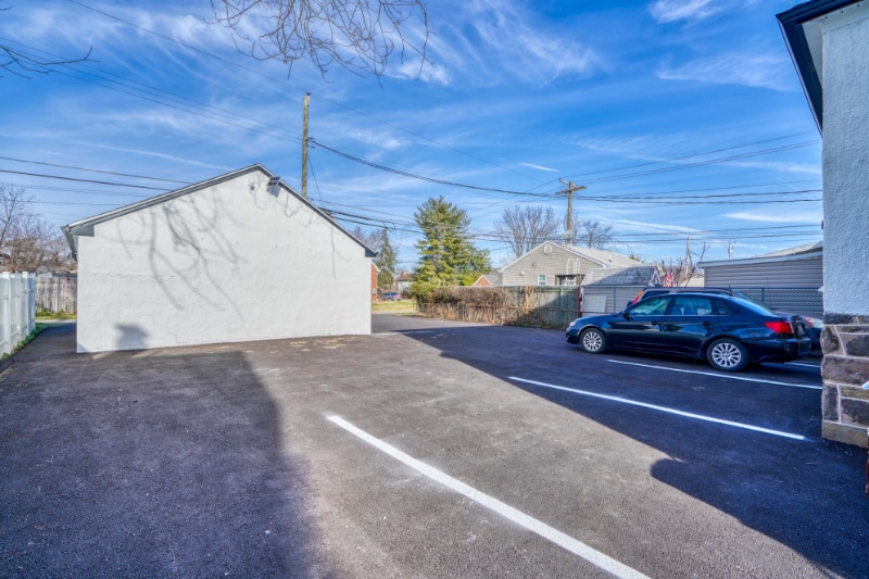 Building Photo - 6722 Brentwood Ave