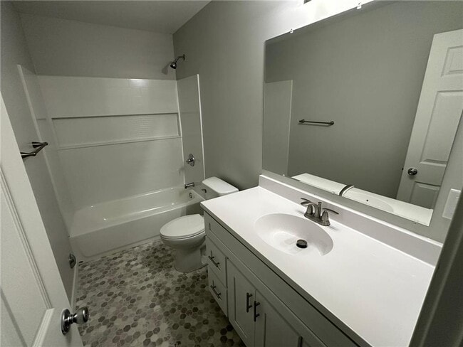 Building Photo - 466 Thomas Ave W