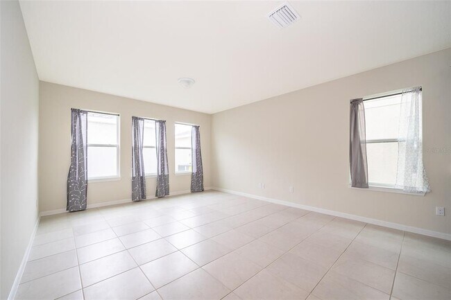 Building Photo - 1941 Summer Serenity Dr