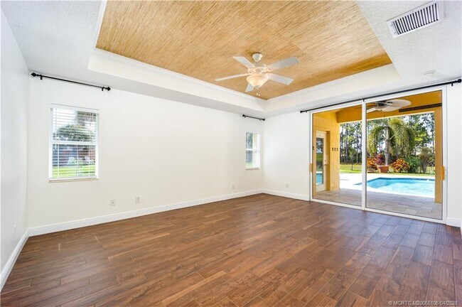 Building Photo - 5936 NW Brenda Cir