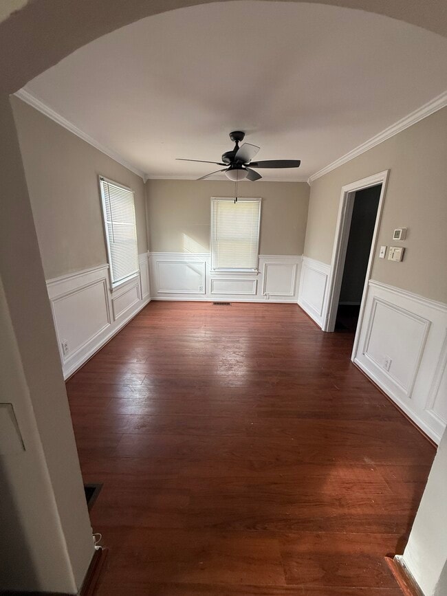 Building Photo - 2123 Linden Rd