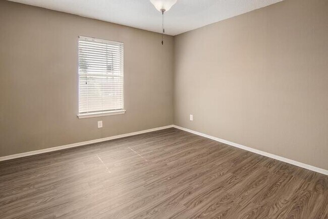 Building Photo - 7924 Emerald Crest Dr