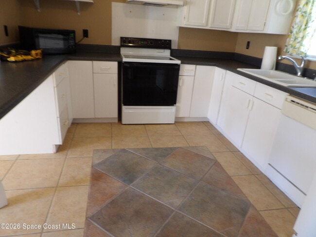 Building Photo - 6318 Hudson Rd