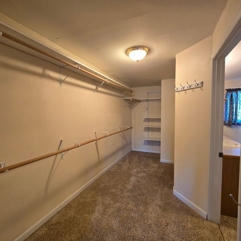 Building Photo - 712 SW 4th St