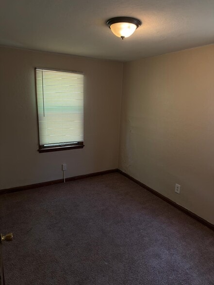 Building Photo - 7046 Manette Dr