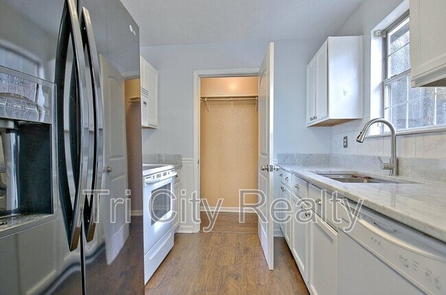 Building Photo - 350 Cobbler Dr