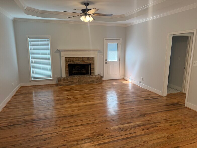 Building Photo - 107 Brookshire Ln