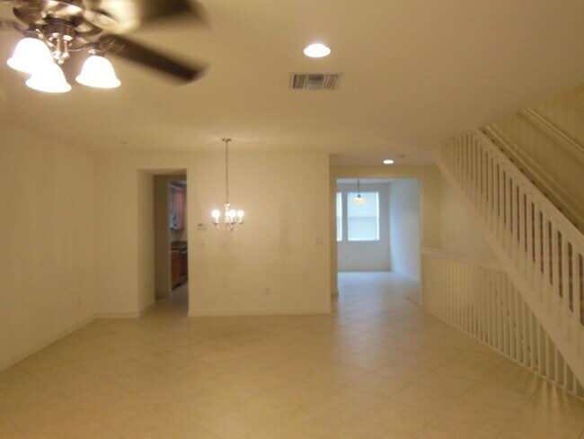 Building Photo - 590 Amador Ln