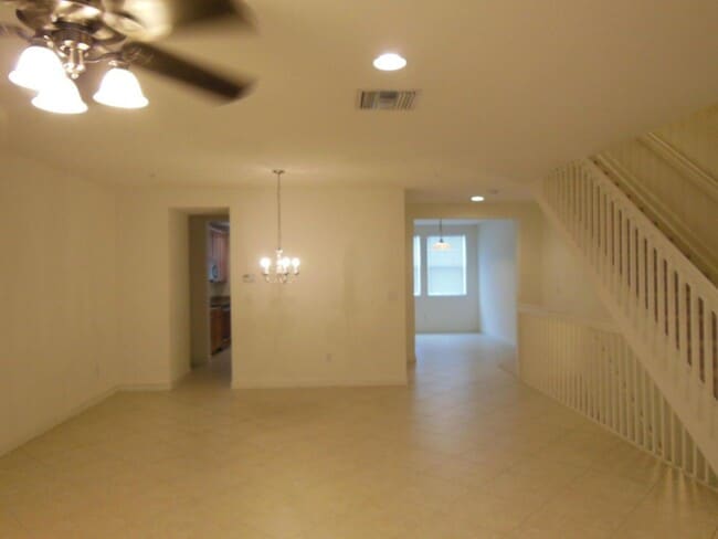 Building Photo - 820 Millbrae Ct