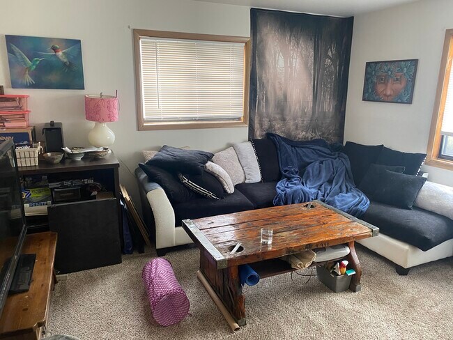Lvg Rm - 9710 W Oklahoma Ave