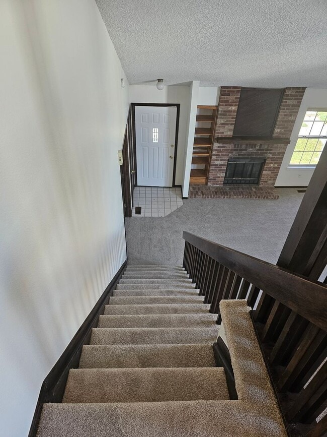 Building Photo - End Unit Condo with Private Patio