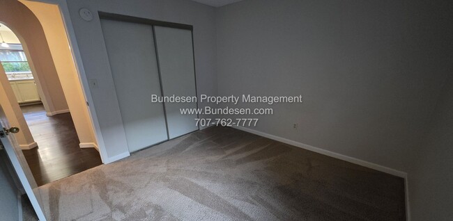 Building Photo - Charming and spacious 3 bedroom, 2 bath si...