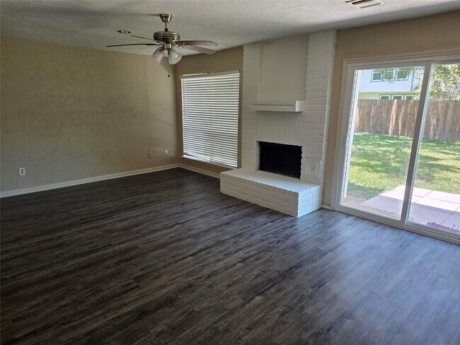 Building Photo - 12902 Skymeadow Dr